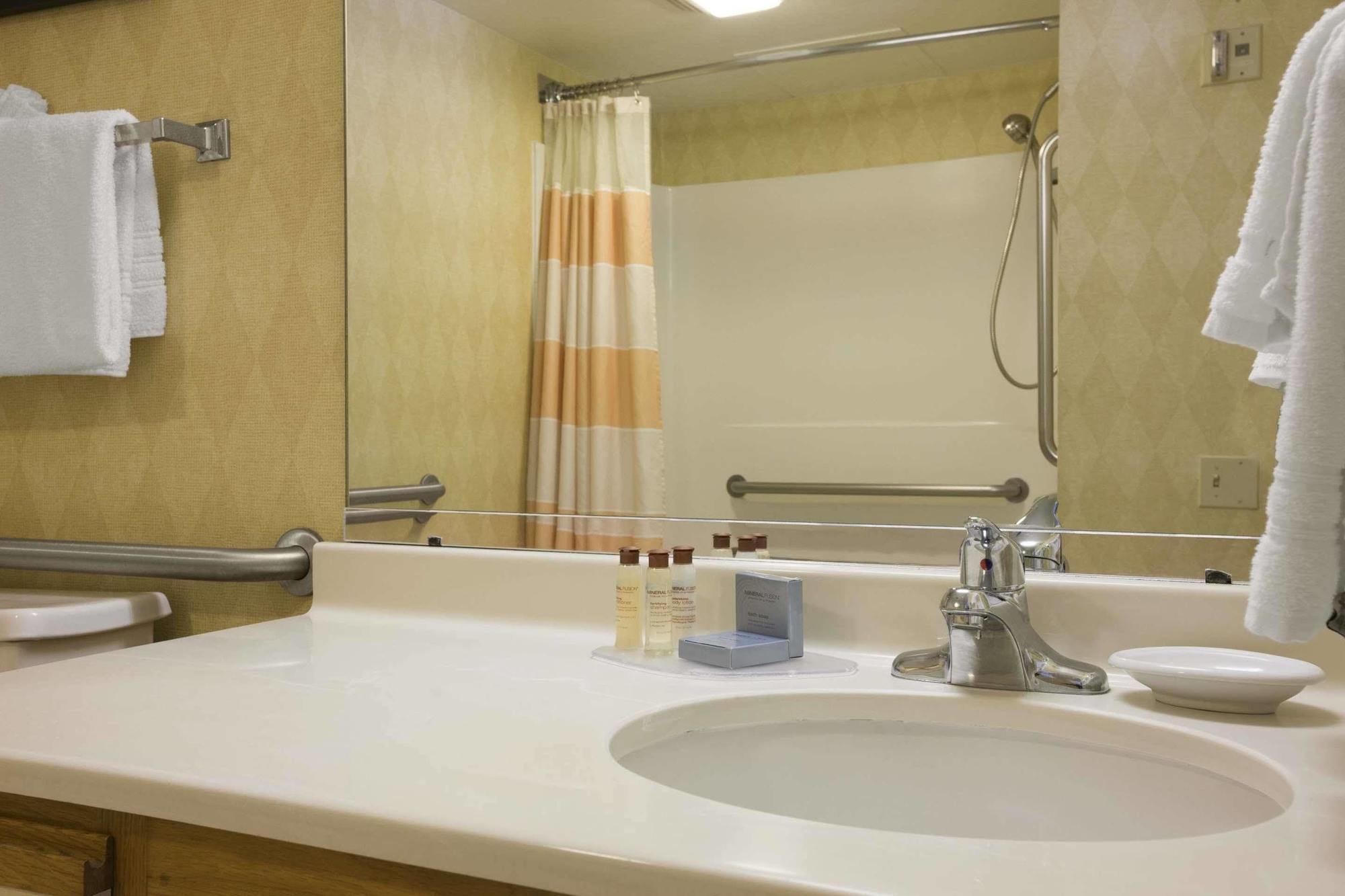 Hawthorn Suites By Wyndham Philadelphia Airport Экстерьер фото