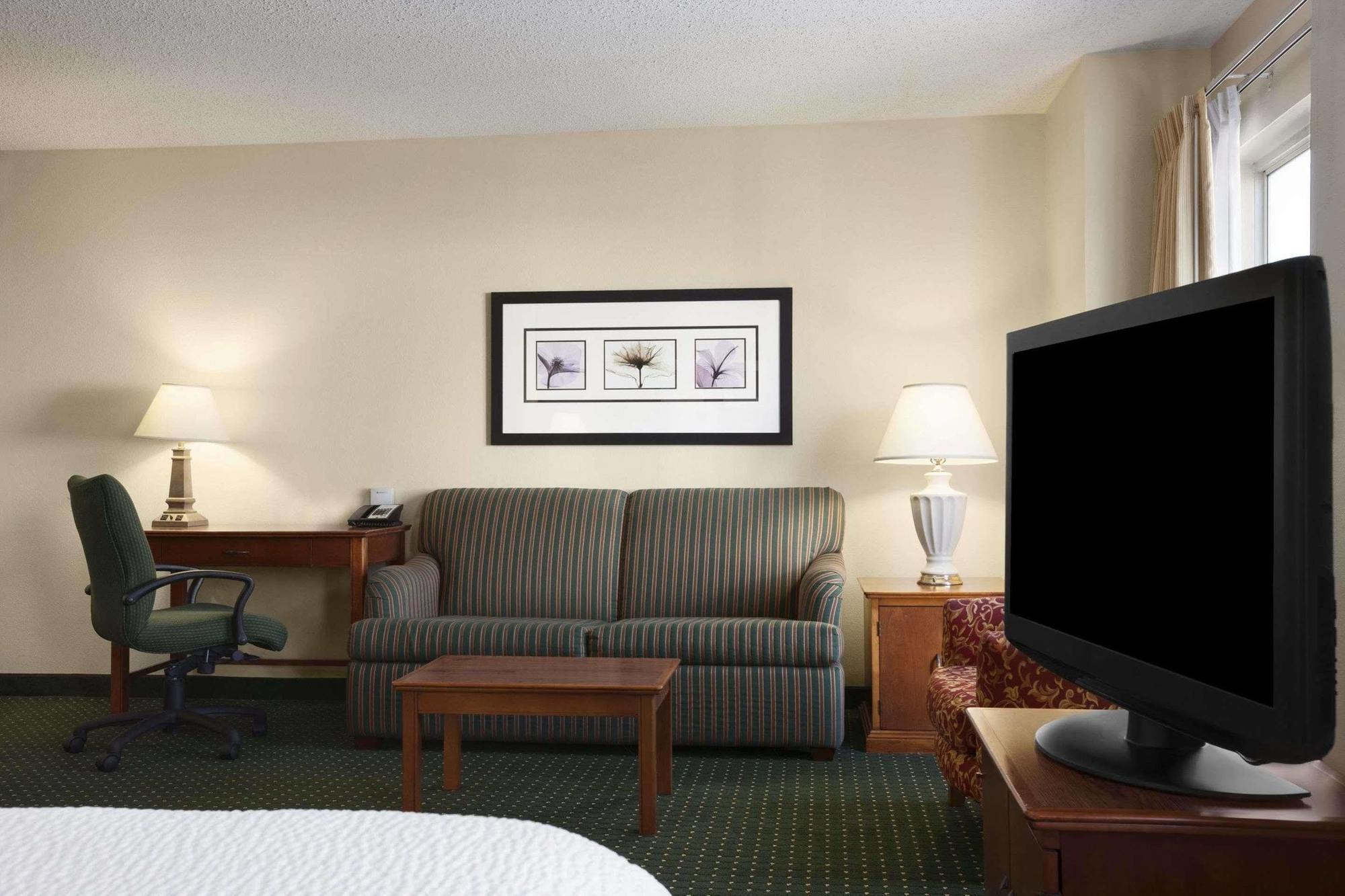Hawthorn Suites By Wyndham Philadelphia Airport Экстерьер фото