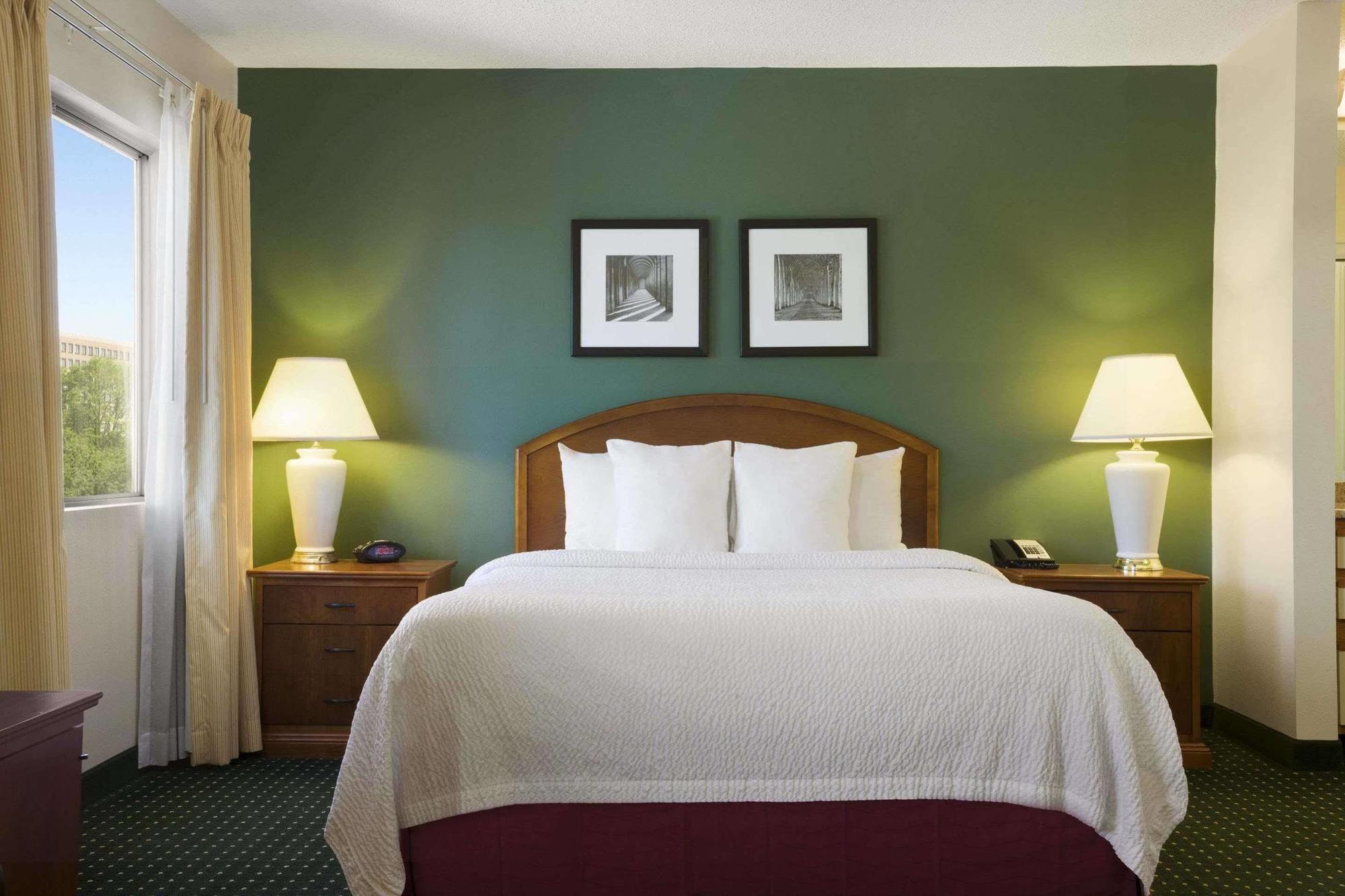 Hawthorn Suites By Wyndham Philadelphia Airport Экстерьер фото