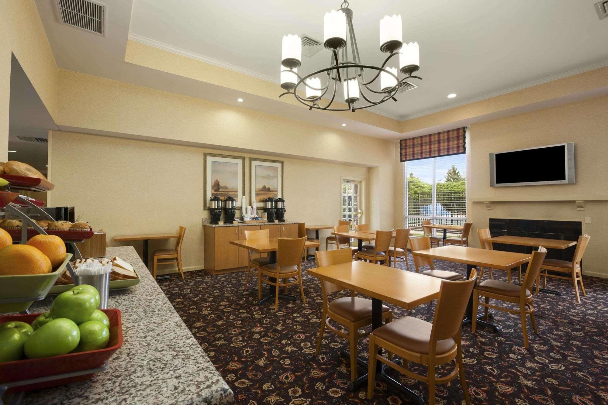 Hawthorn Suites By Wyndham Philadelphia Airport Экстерьер фото