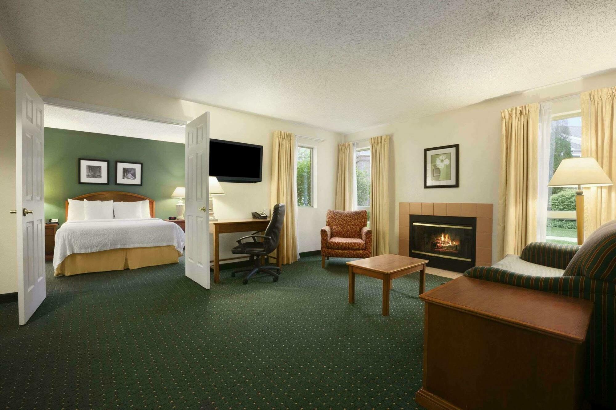 Hawthorn Suites By Wyndham Philadelphia Airport Экстерьер фото