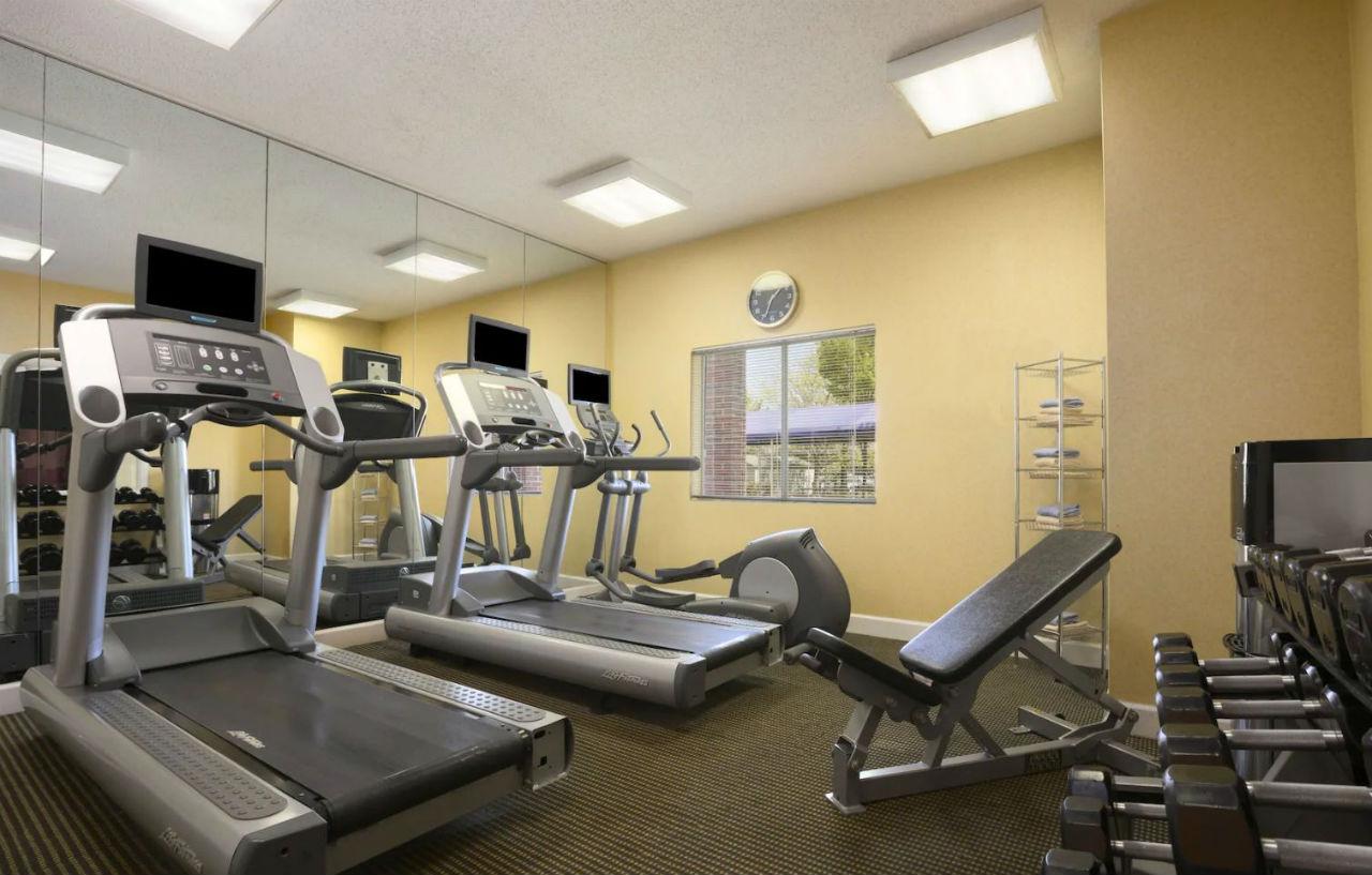 Hawthorn Suites By Wyndham Philadelphia Airport Экстерьер фото